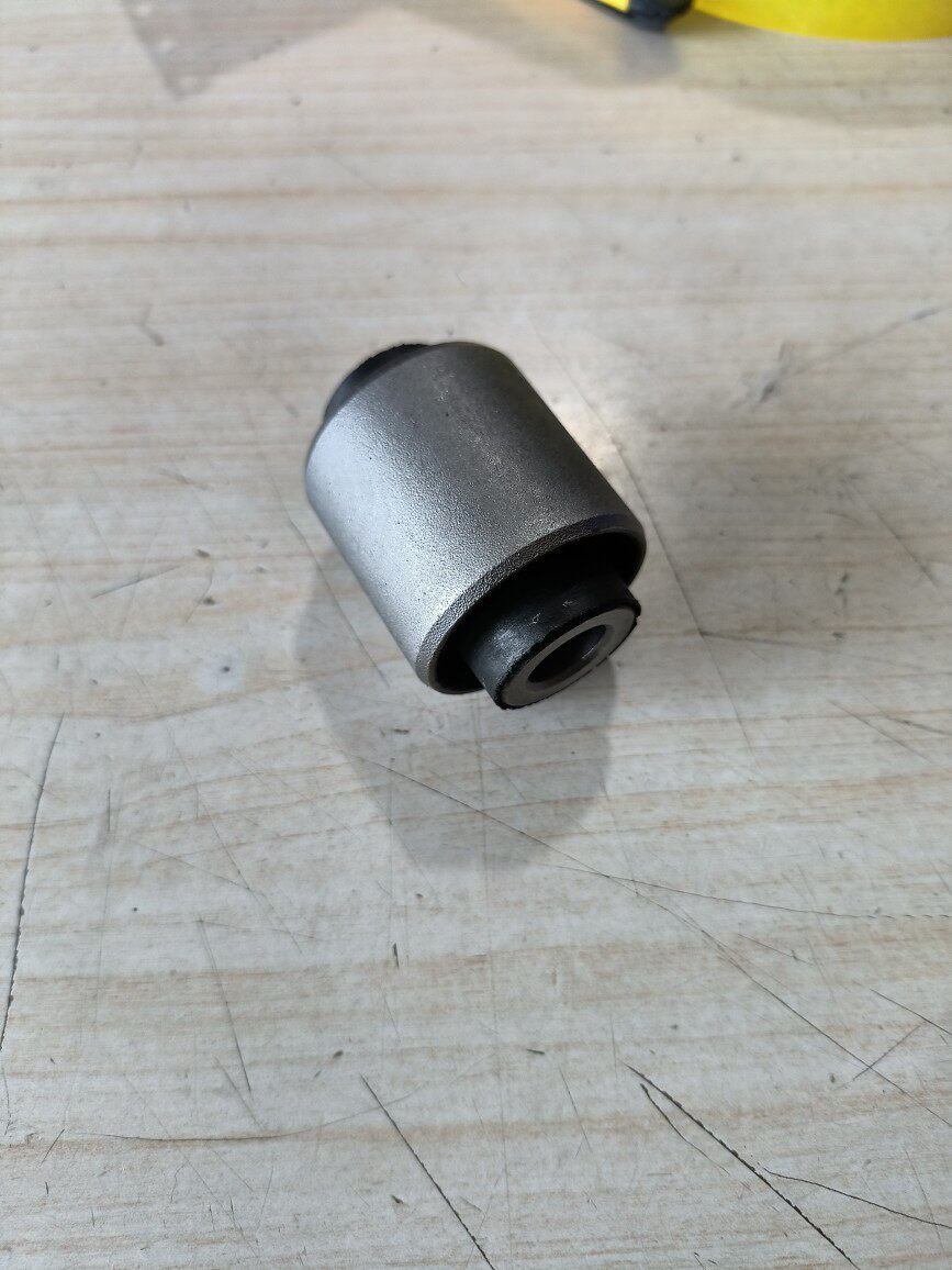 华晨中华尊驰骏捷羊角衬套 后转向节套 后桥胶套  铁套 正品