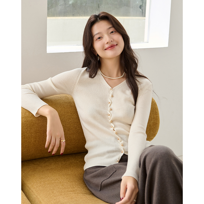 思诺芙德V领不规则纽扣羊毛开衫