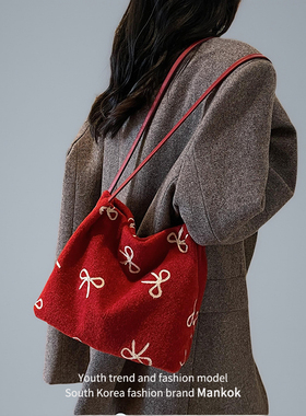 Mankok红色包包女式2025新款毛呢子单肩包休闲时尚上班通勤水桶包