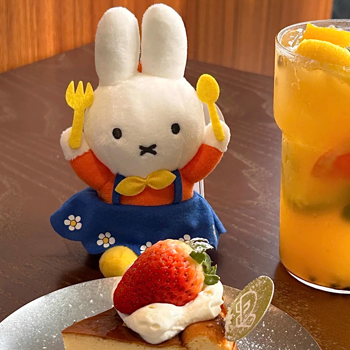 日本米菲miffy干饭玩偶包挂件