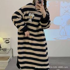绒睡裙孕妇法兰绒连衣裙睡衣家居服加绒女加厚条纹大码珊瑚秋冬季