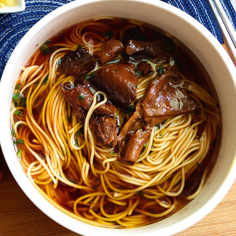常熟虞山红汤蕈油面菌菇浇头汤面待煮速食面非油炸半干面王四蕈油