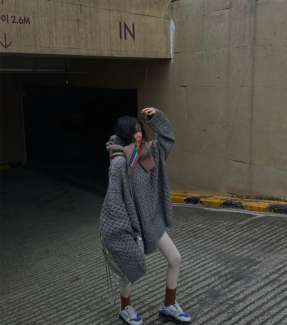 韩国2024秋冬连帽加厚保暖灰色麻花毛衣高级感宽松慵懒风中长款女