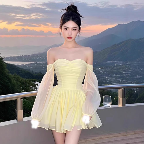 黄色一字肩褶皱设计连衣裙女新款法式气质名媛千金A字短裙TZ5416