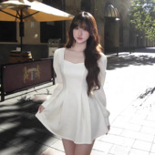 米白色乖巧白月光方领泡泡袖 连衣裙女气质收腰显瘦A字短裙TZ7216