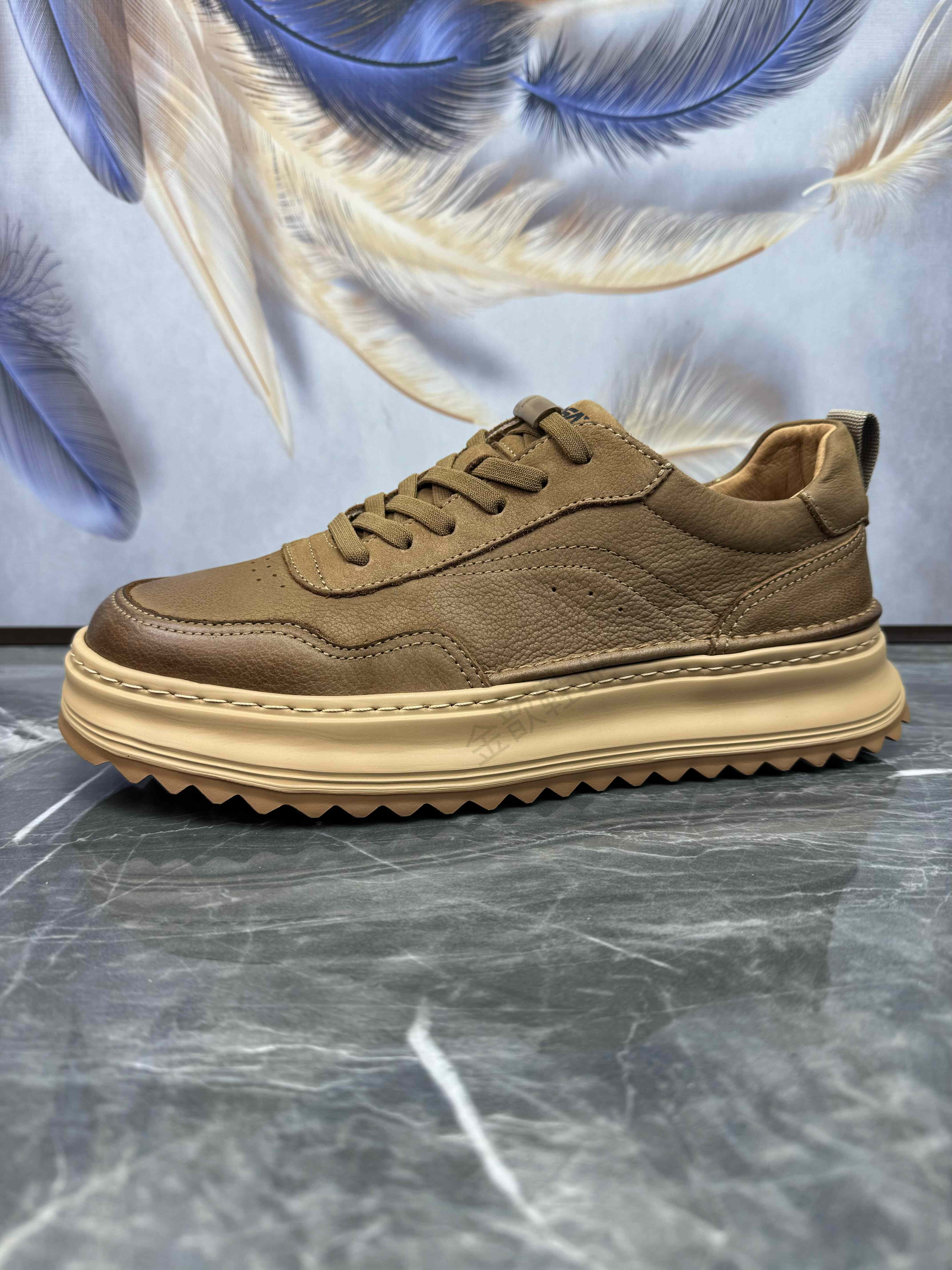 头层牛皮轻便软底复古休闲板鞋男