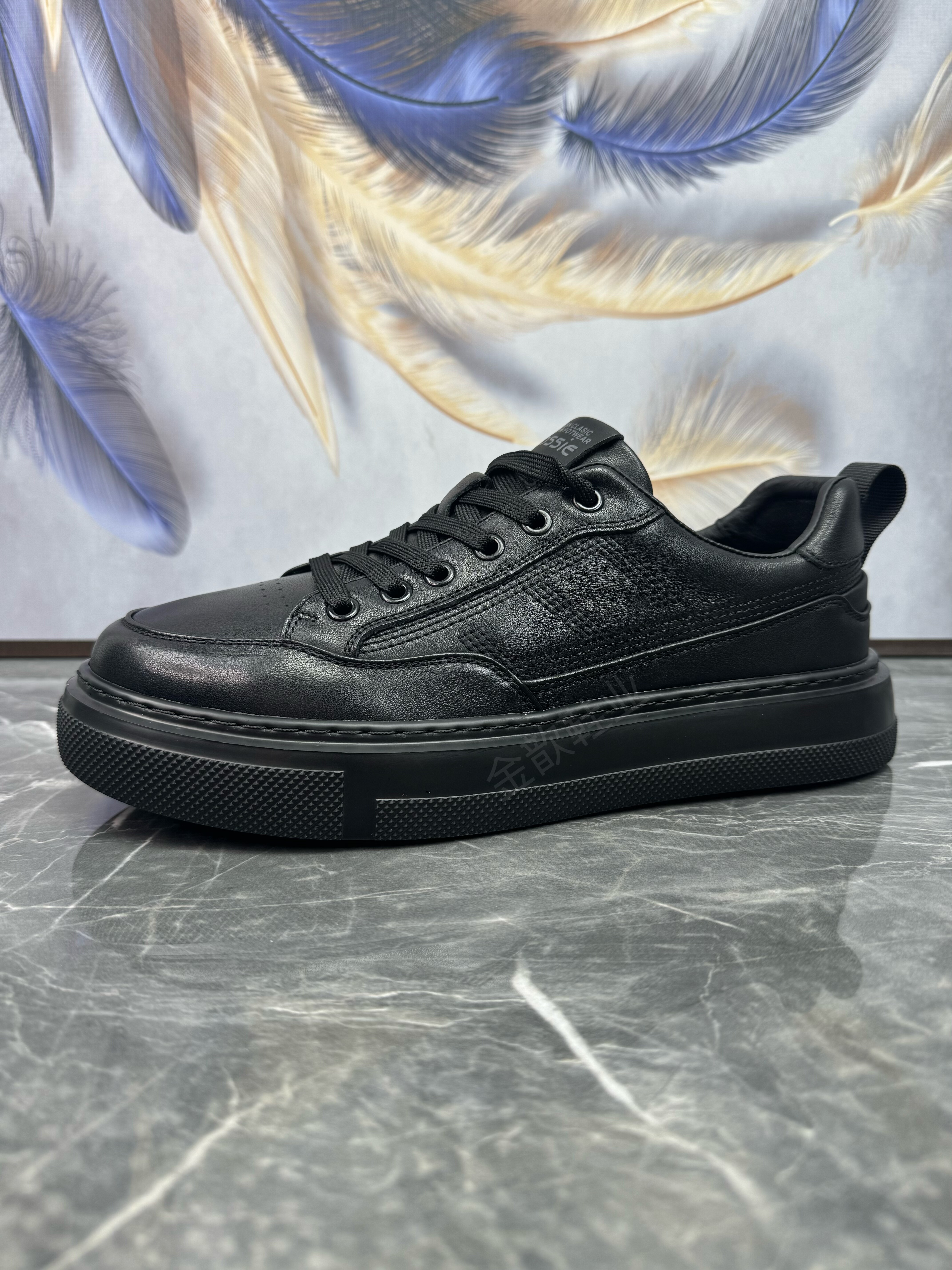 头层牛皮轻便软底百搭休闲板鞋男