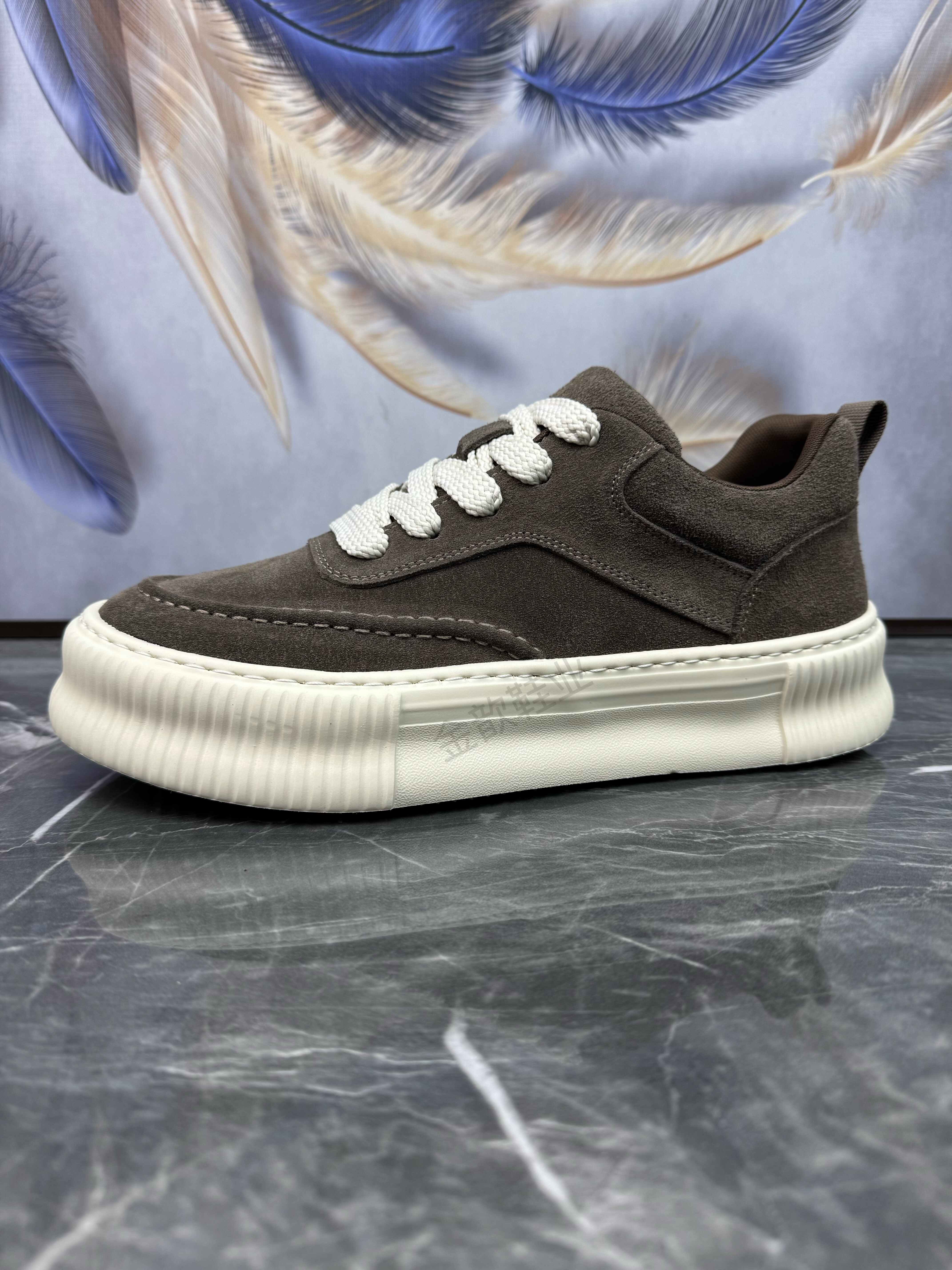 男鞋2025秋冬季新款磨砂牛皮轻便软底简约百搭真皮运动休闲板鞋男