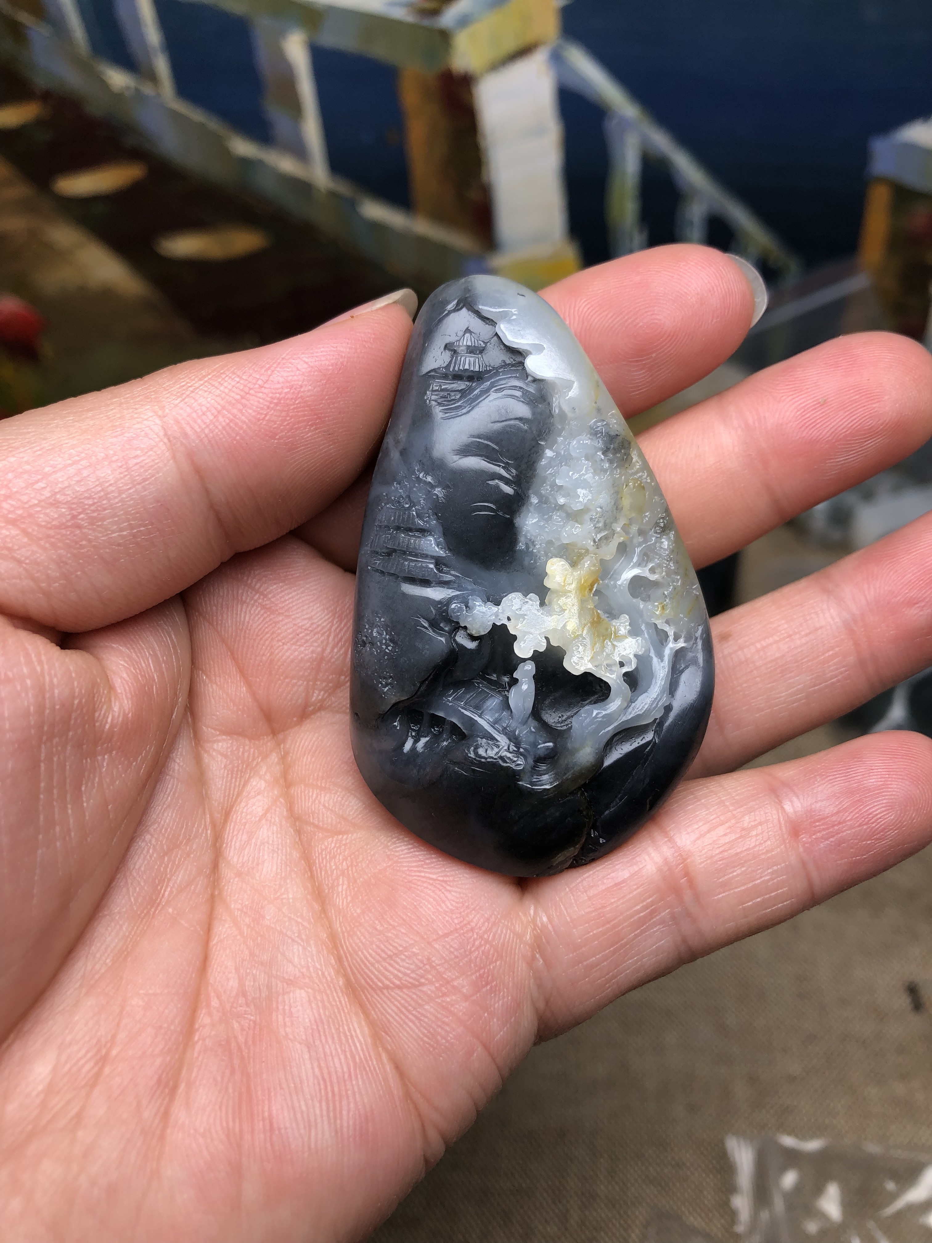 新疆和田玉籽料 黄皮青花籽山水挂件手把件 黑白分明镂空巧雕