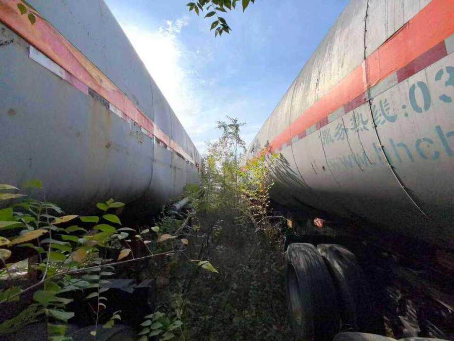 4月16日潍坊市无牌半挂牵引车及罐式半挂车、鲁EC3129号陕汽德龙半挂牵引车、鲁E5328重型罐式半挂车、鲁EA1600半挂牵引车、鲁EZ029重型罐式半挂车网络拍卖公告