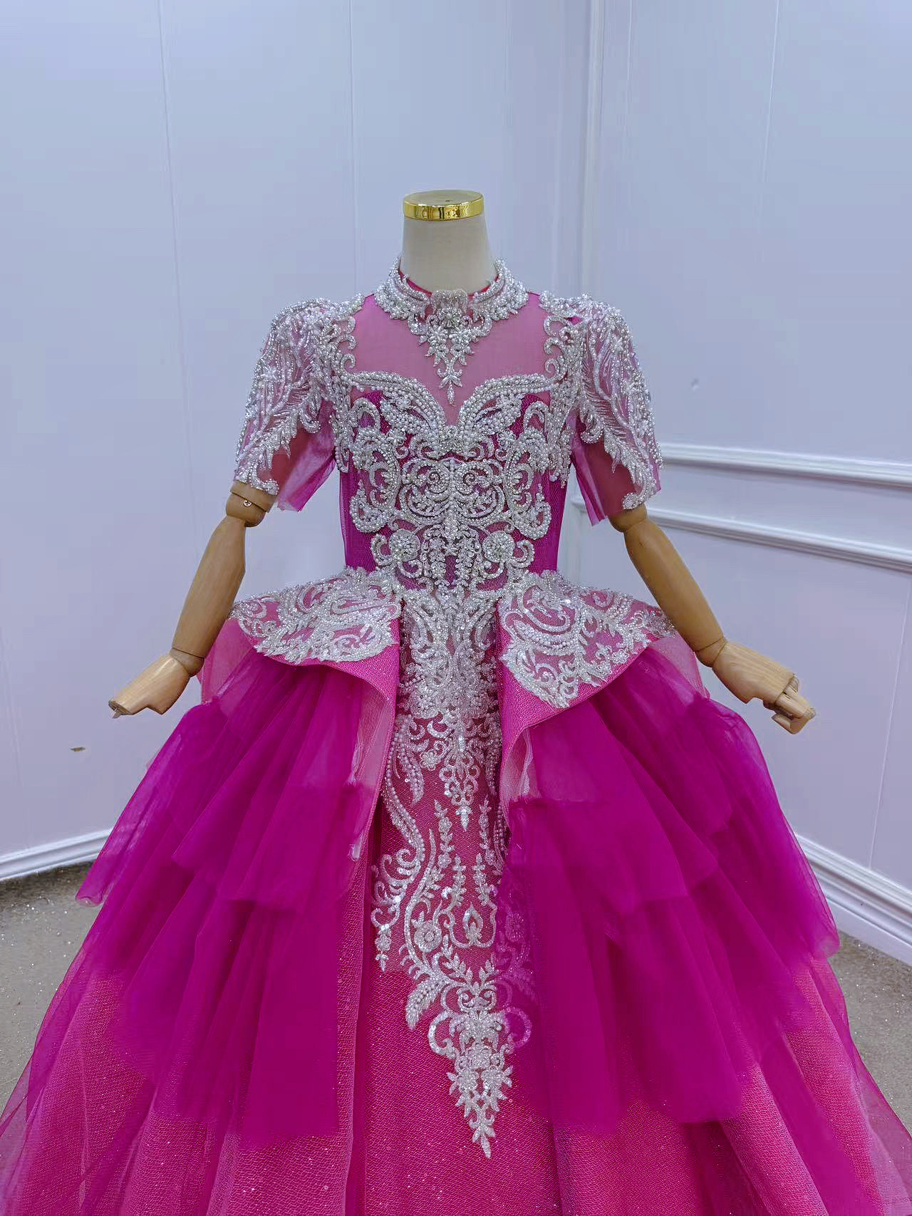 出租高端玫红色重工短袖女童礼服模特走秀主持钢琴演出生日花童