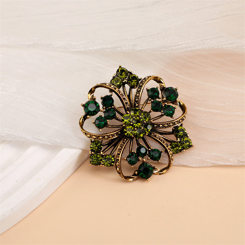 复古小众绿色花朵胸针女时尚镶嵌锆石胸花西装大衣配饰高级感别针,饰品/流行首饰/时尚饰品新,胸针,淘宝优惠券,粉丝福利购,淘宝优惠卷
