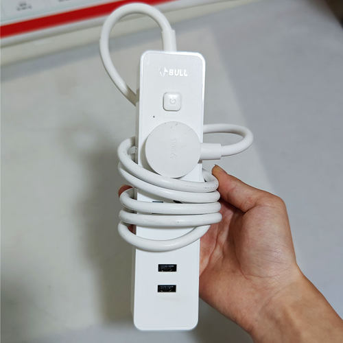 公牛多功能多孔位插线板