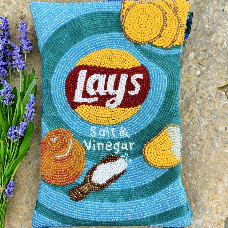 新款个性手拿包乐事薯片包装手机袋双面珠绣搞怪生日礼物斜挎包女