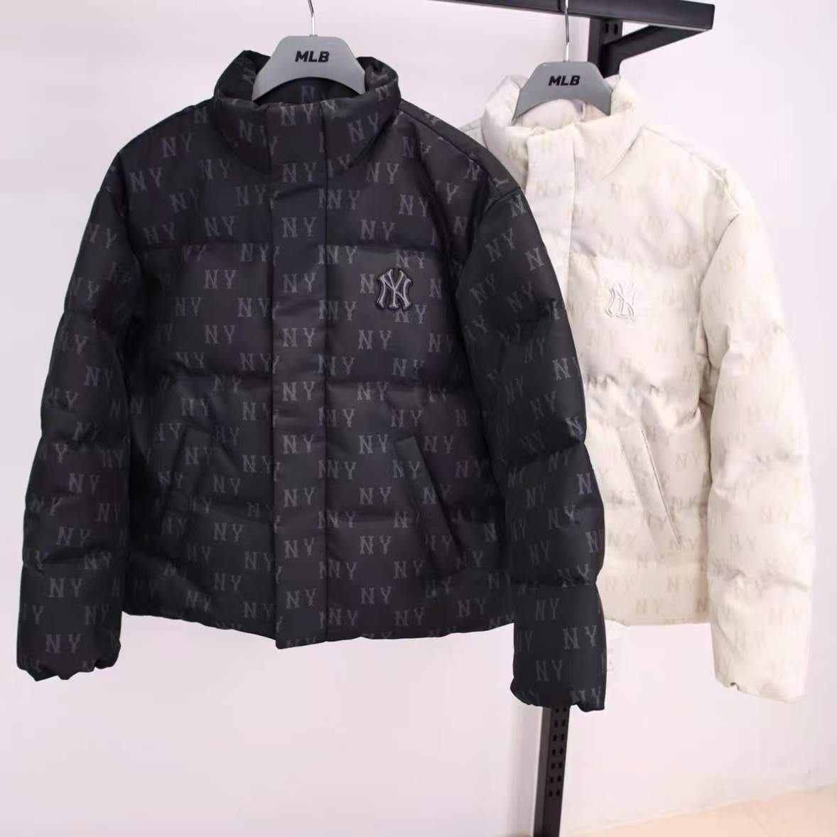 MLB25冬新男女情侣鹅绒满印老花时髦百搭保暖短款羽绒服3ADJM0456
