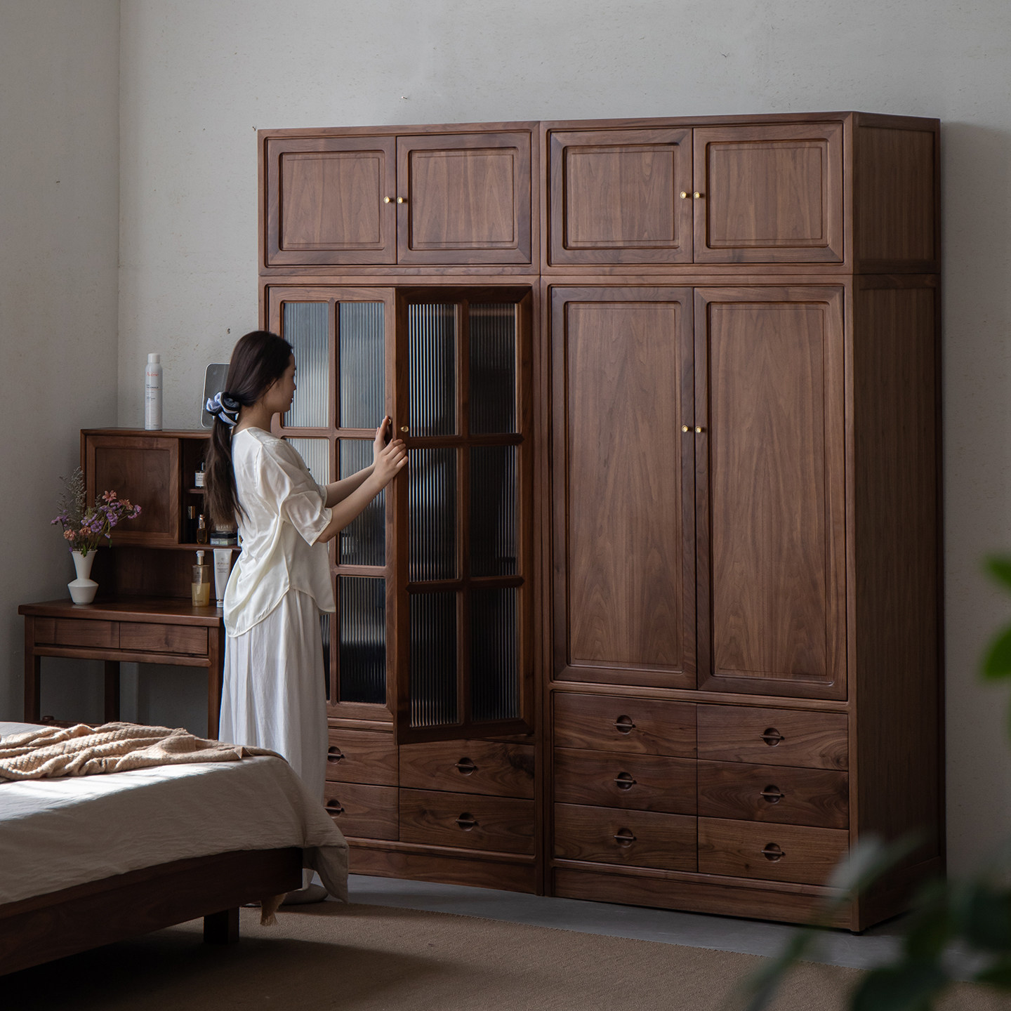 宋式美学衣柜原木黑胡桃木