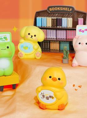 创意卡通小摆件元气举牌家居好物办公室桌面汽车车内装饰摆件