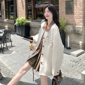 米白色工装外套女秋季2025新款宽松休闲拼接设计感中长款翻领夹克图片
