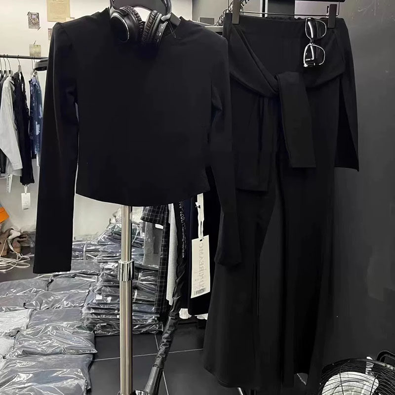 【五折】高级感套装女百搭圆领长袖T恤+假两件屁帘设计感微喇裤