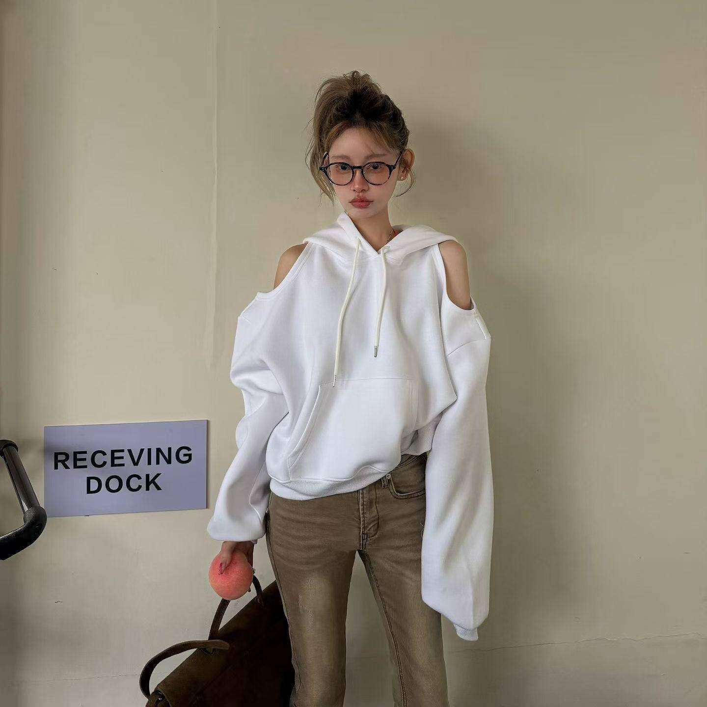 2026春季新款韩版露肩连帽卫衣女宽松显瘦减龄慵懒风白色长袖上衣