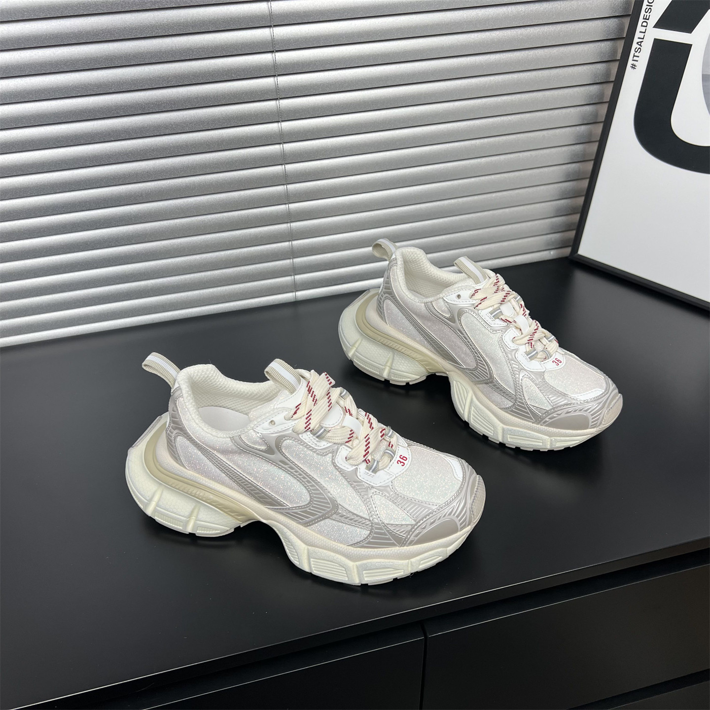 真皮巴黎老爹鞋潮女2026春季新款轻便休闲做旧擦色闪亮运动跑步鞋