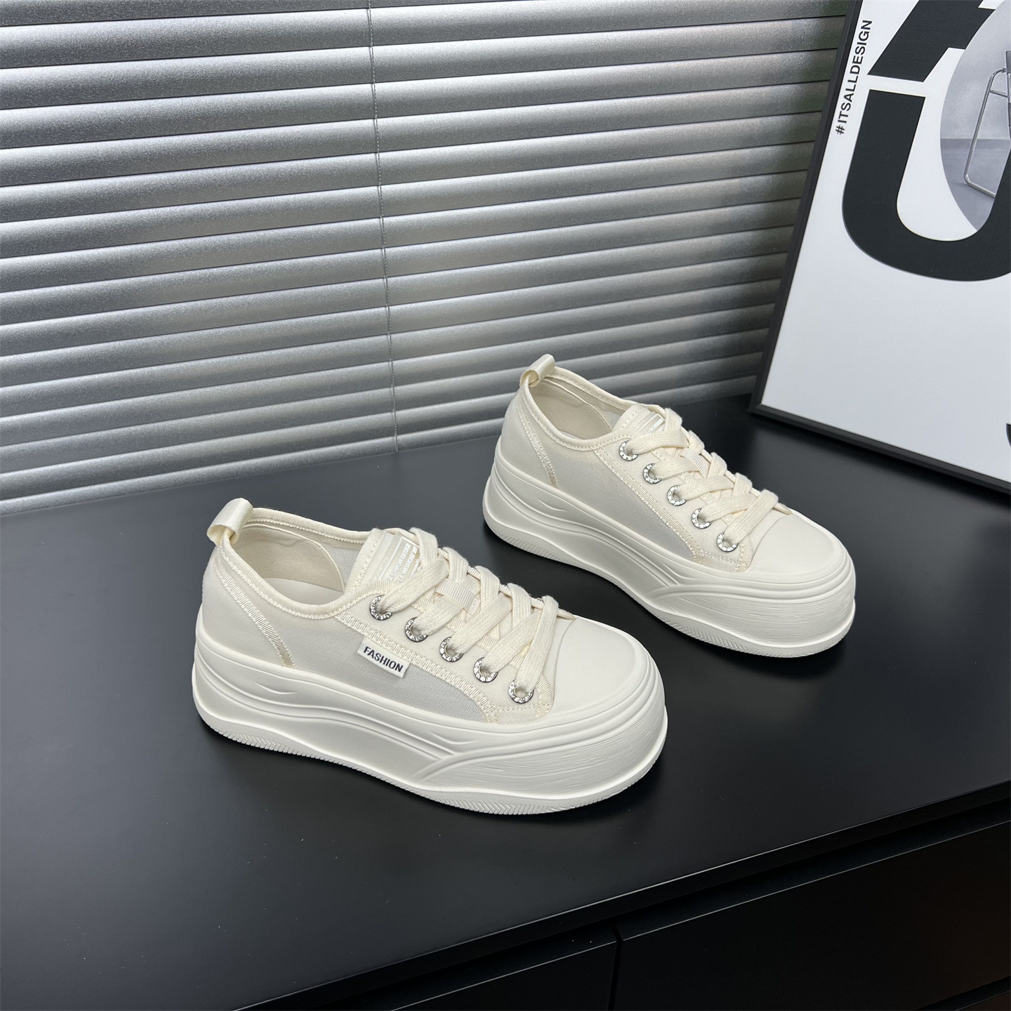 网面透气轻便厚底小白鞋女2026夏季新款百搭舒适增高软底休闲板鞋