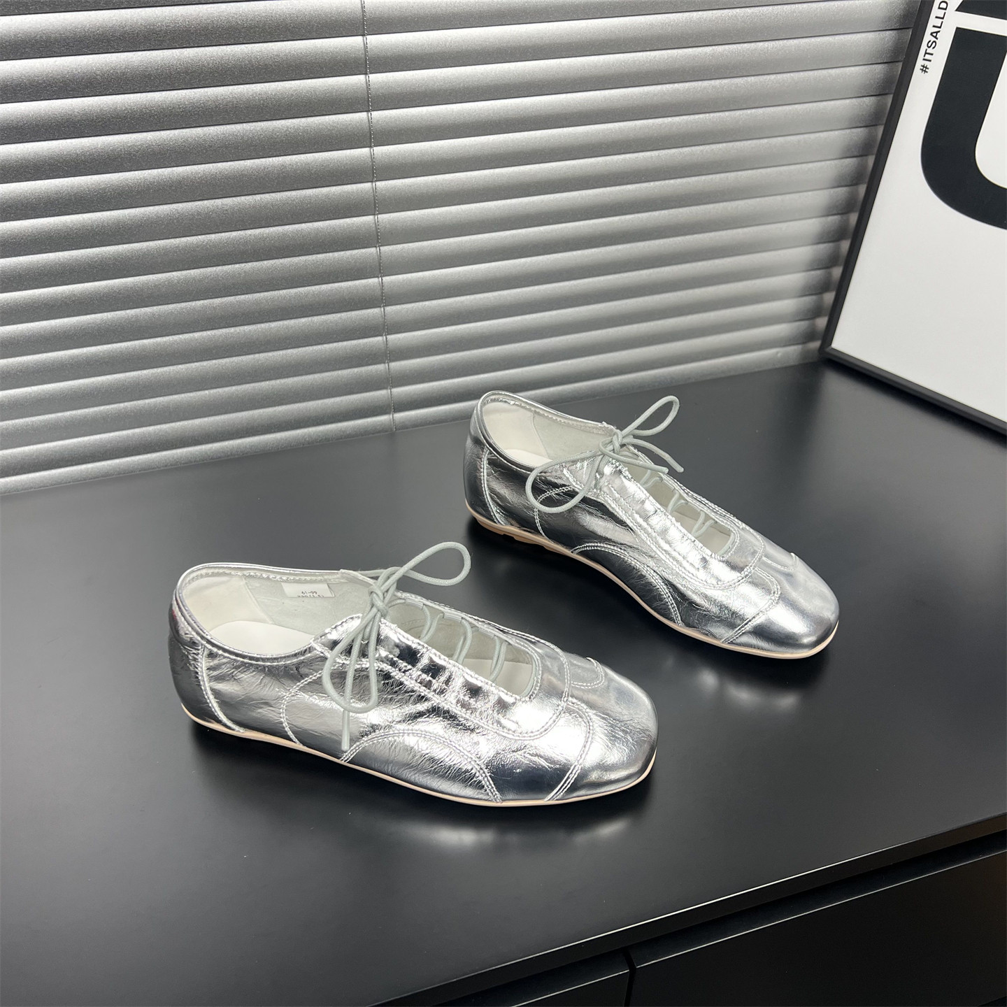 羊皮系带浅口德训鞋女2026春夏新款软底不累脚银色运动休闲板鞋