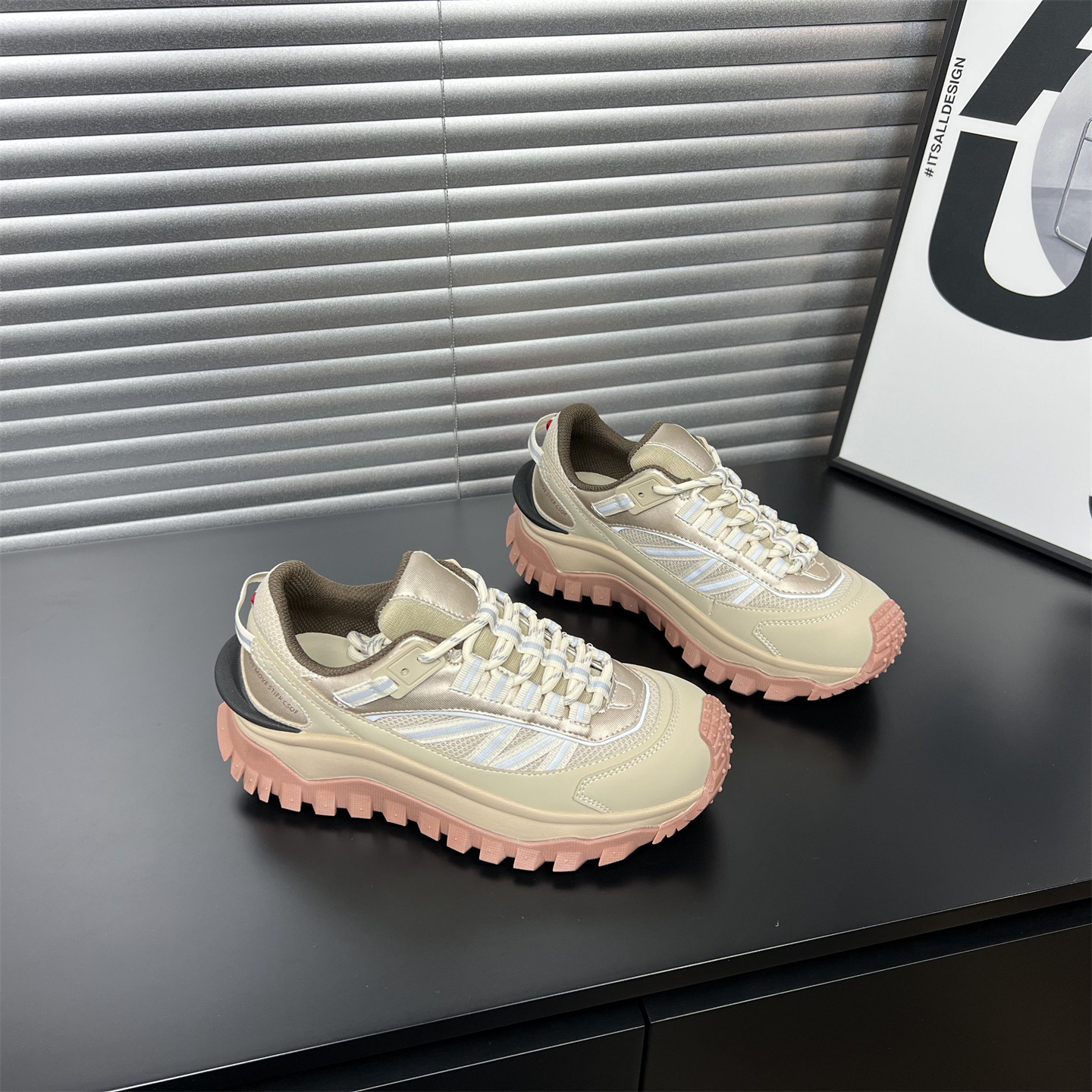 2026春夏新款蒙*户外徒步鞋防滑登山鞋跑步运动鞋厚底休闲鞋女