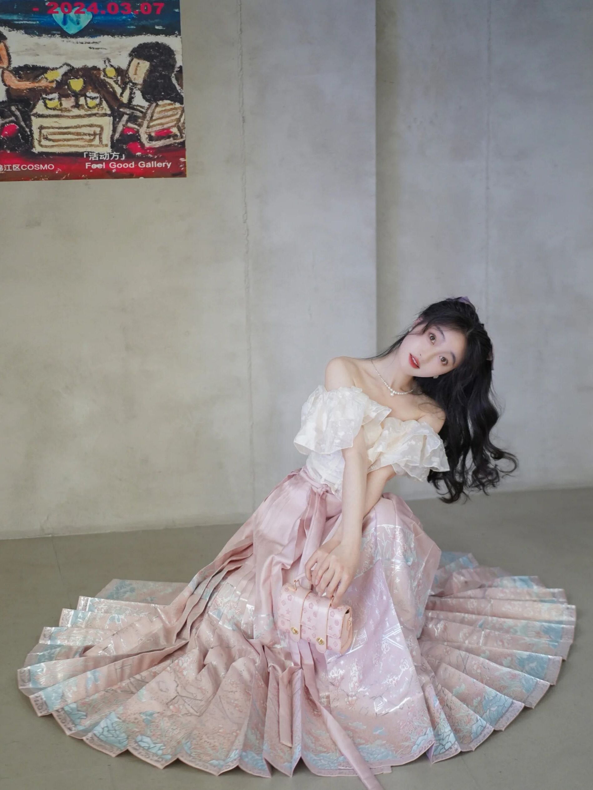 2024新款汉服改良日常新中式女装国风马面裙搭配短款收腰露肩上衣