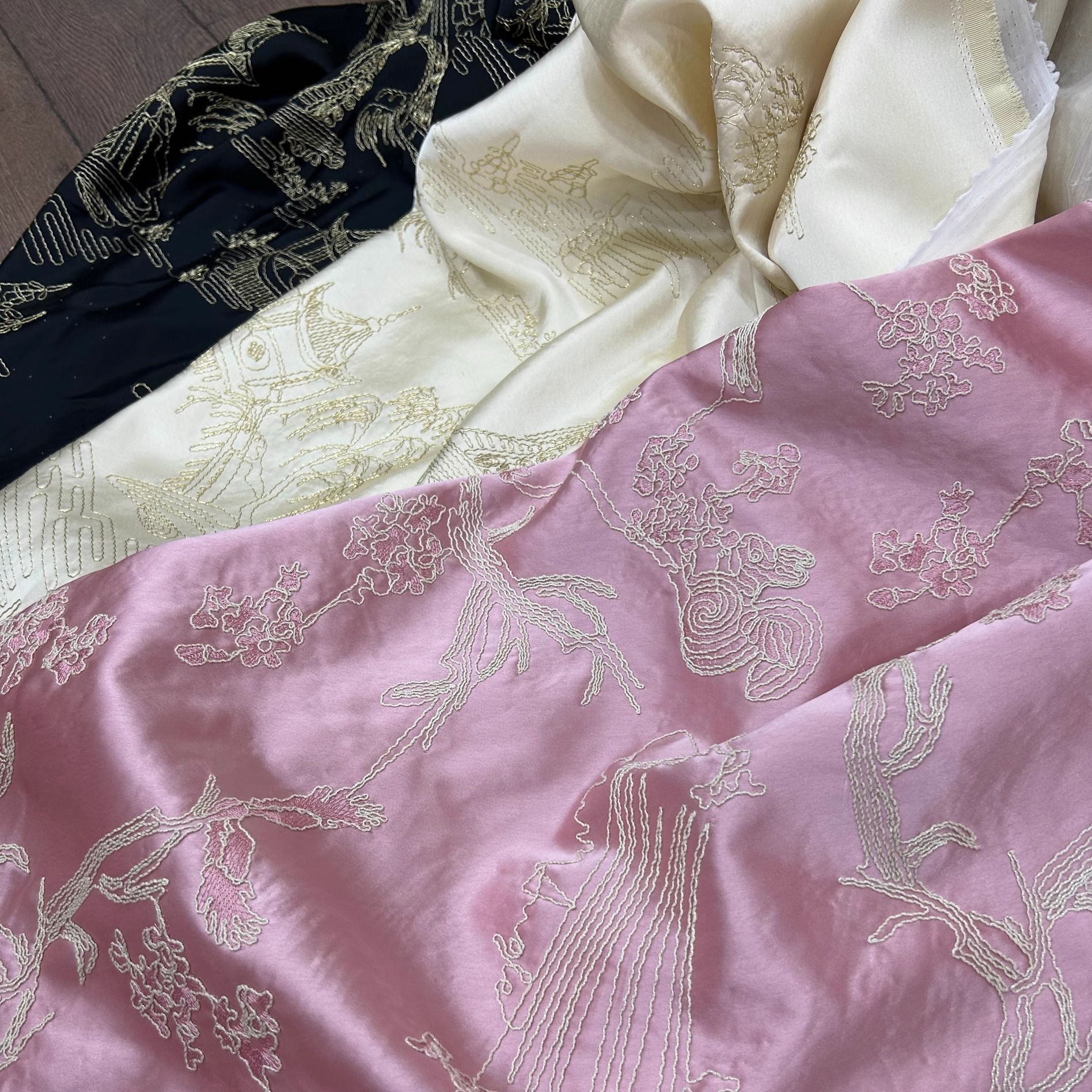 醋酸重工刺绣马甲上衣套装布料新中式旗袍宽幅面料国风服装布料