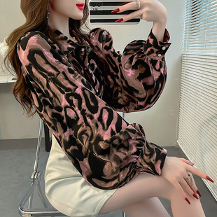 粉色豹纹印花衬衫女设计感小众洋气上衣宽松灯笼袖独特漂亮小衫秋