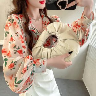 春装仙气飘飘上衣洋气减龄碎花雪纺衬衣女大码灯笼袖气质翻领衬衫
