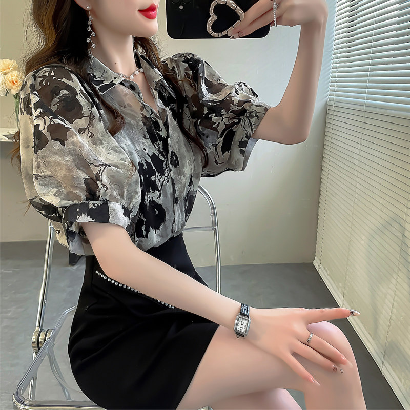 水墨印花泡泡袖上衣夏季衬衣女款夏短袖翻领缇花设计宽松显瘦衬衫