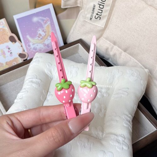 可爱草莓甜美刘海鸭嘴夹