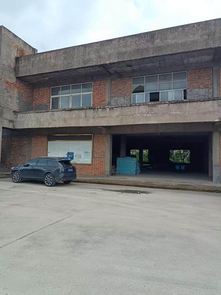 1月27日上饶十里山大桥东（三二零国道南侧）的土地使用权及地上附着物网络拍卖公告