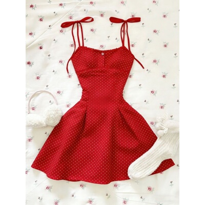 甜美红波点吊带收腰显瘦连衣裙