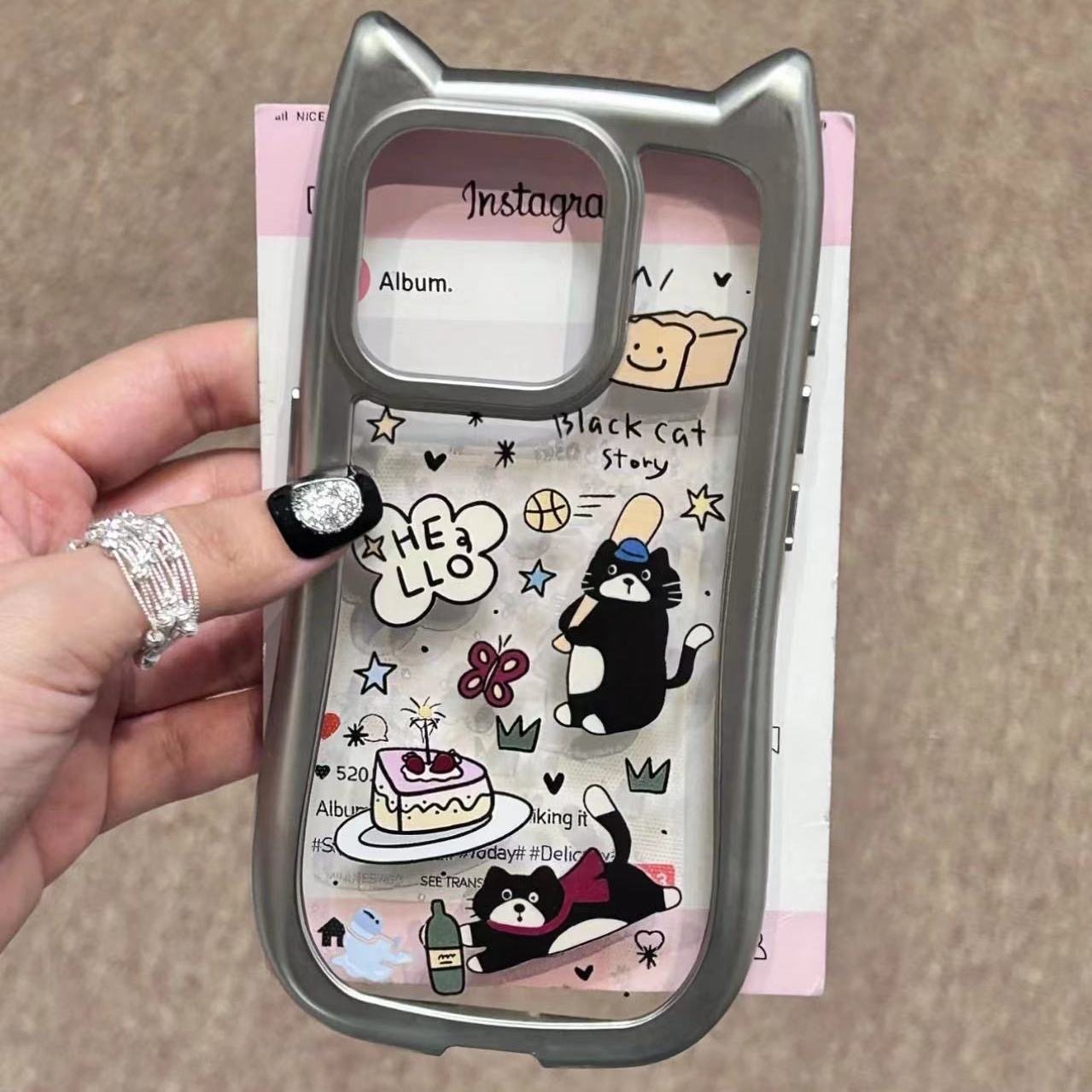 插画HELLO小黑猫适用iphone17promax手机壳立体16猫耳原色15大孔12可爱14plus小众13新款11/XR透明手机壳