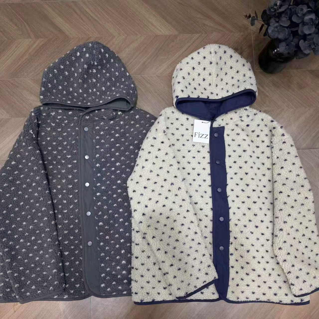 韩代款东大门冬季两面穿爱心减龄百搭保暖摇粒绒羊羔毛连帽外套女