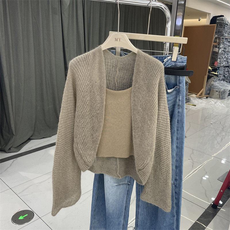 韩系66020咖色针织吊带背心+马海毛蝙蝠袖开衫外套上衣两件套女秋