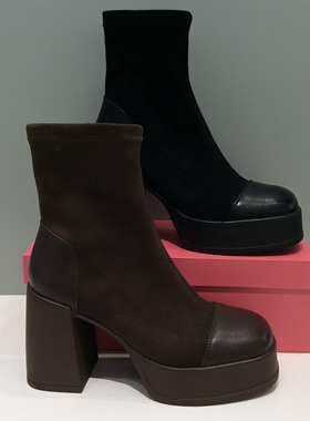 哈森HARSON正品2025冬新款女圆头高粗跟防水台弹力瘦短靴HA253409