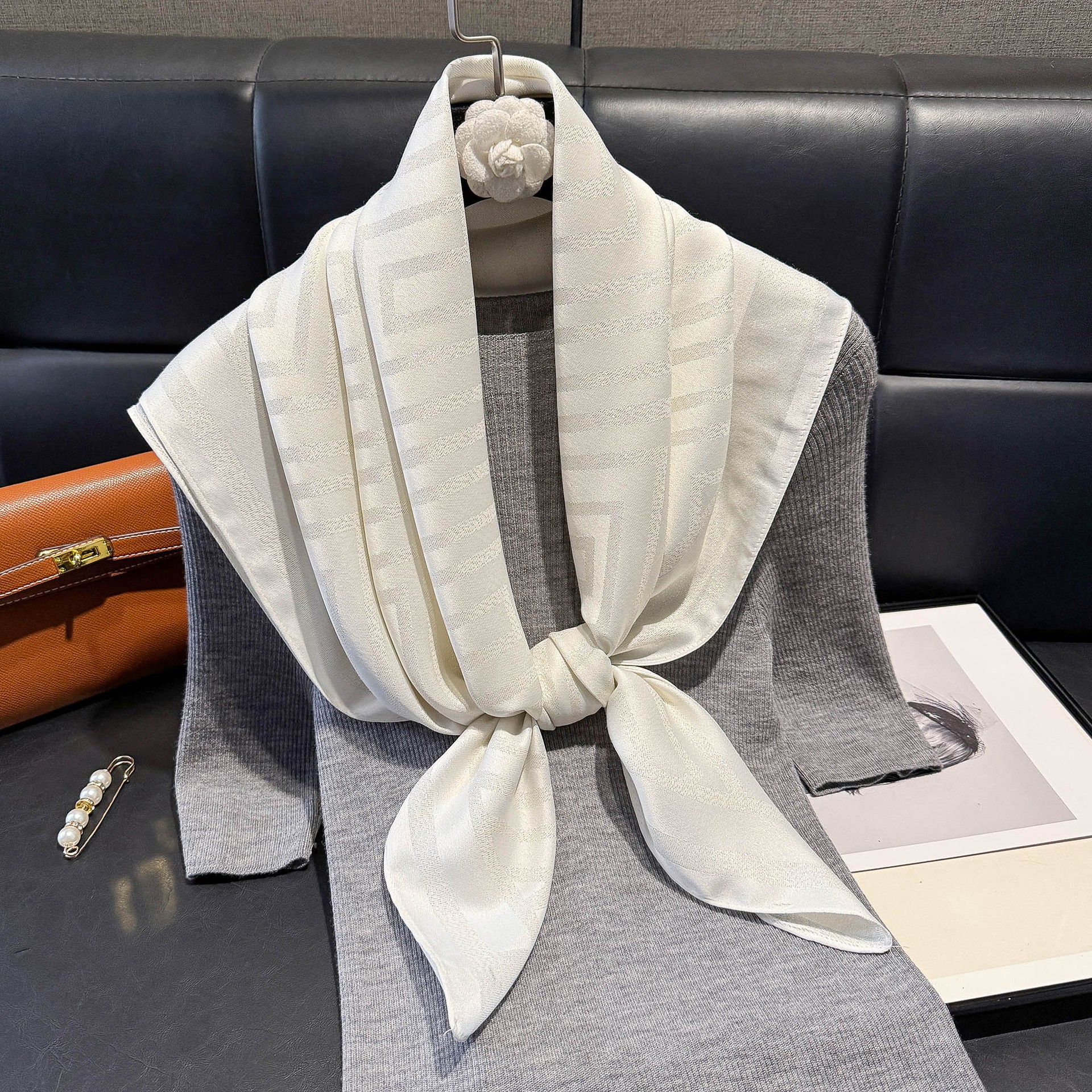 2025年春季90大方巾文艺女春秋