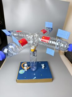 中小学生科技手工太空主题科技手工科学实验电动旋转空间站材料包