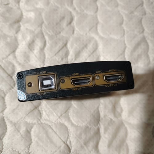 USB外置声卡一个,功能正常,单机无线,实物拍,有意私聊--议价