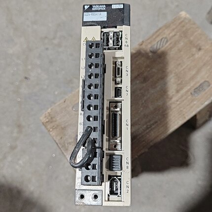 安川YASKAWA   SGDV-R90A11A 成色如图功--议价商品