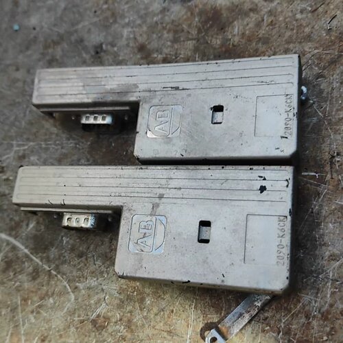 AB驱动器接头2090-K6CK，有3个，单价。--议价商品