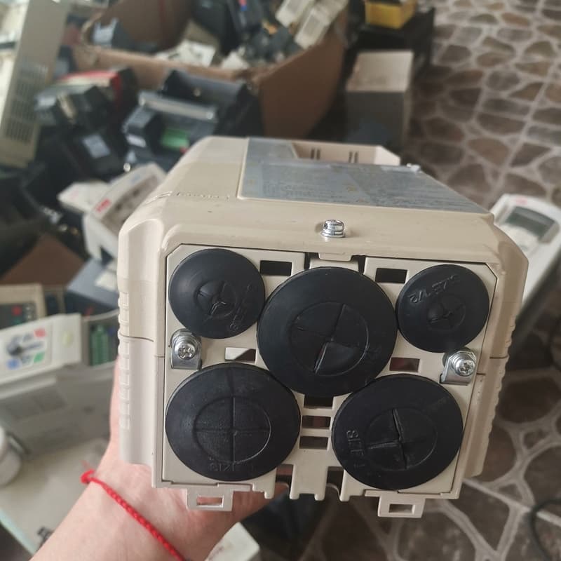 安川A1000x变频器塑料外壳及风扇卡罩(11/7.5kw)--议价商品