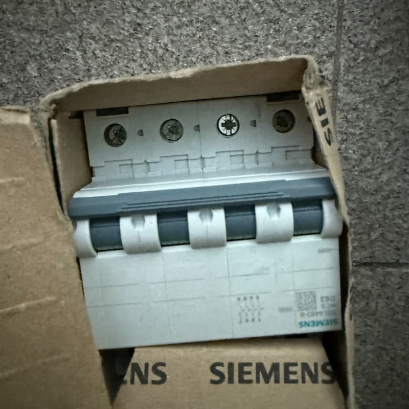 全新未拆封西门子小型断路器，型号5SL4463-8，原装正品--议价商