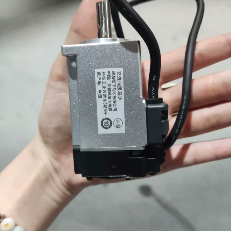 松下伺服电机MHMF012L1U2M，100W，实体经营拆机--议价商品