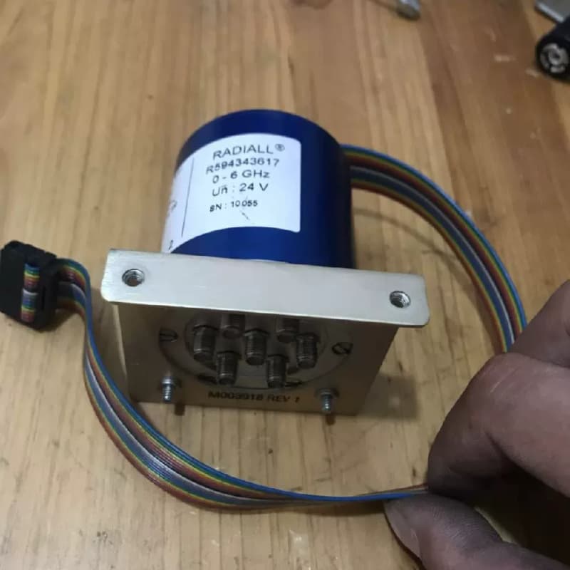 RADIALL射频同轴开关 R594343617 实物拍摄,--议价商品