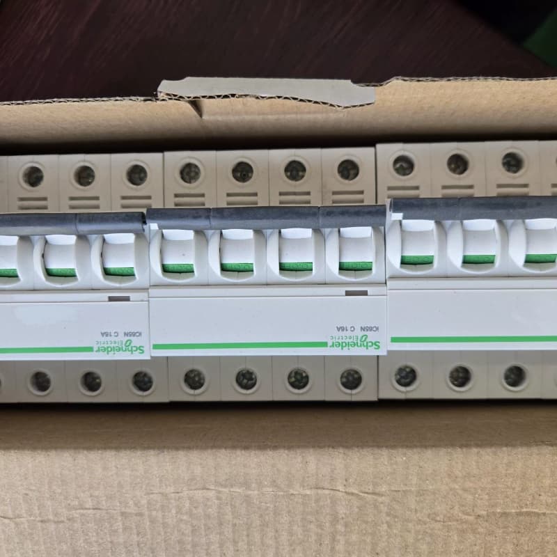 施耐德小型断路器 ic65N 4P C16A--议价商品